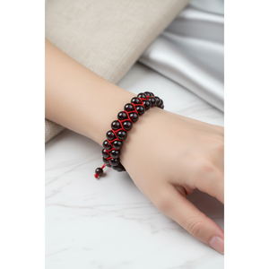 Pulsera de Piedra Natural de Granate Borgoña de 8mm con Doble Hilera de Macramé - Product Image 4