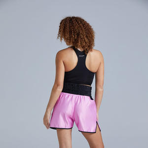 Shorts de boxe pour femmes conçus sur mesure vêtements de combat OEM pour l'entraînement en salle de sport coupe respirante avec impression de logo et de marque de distributeur - Product Image 3
