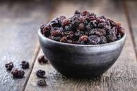 Raisins noirs en vrac de qualité supérieure, séchés au soleil, taille 10-16mm, pureté 99%+, certifiés FSSAI/ISO, qualité export, vente en gros directe usine