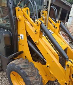 Chargeuses-pelleteuses compactes JCB 1CXT 4x4 haute performance, efficaces pour les travaux de construction, meilleur prix avec pompe moteur essentielle - Product Image 3