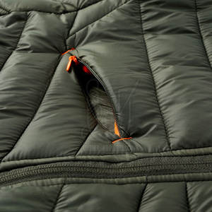 เสื้อแจ็คเก็ตพัฟเฟอร์ผู้ชายแบบมีฮู้ด สีพื้น ปี 2025 สไตล์ลำลอง คอตั้ง ปักโลโก้ด้านหน้า ระบายอากาศ แห้งเร็ว กันลม สตรีทแวร์ - Product Image 3