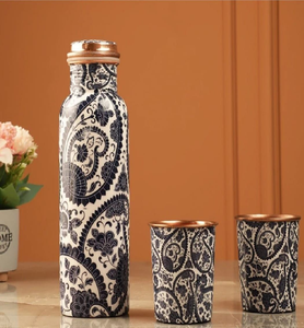 Conception élégante de bouteille d'eau en cuivre pur, avantages ayurvédiques, solution d'hydratation étanche et durable ayant des avantages pour la santé - Product Image 3