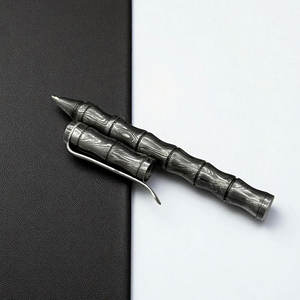 Pluma de Escritura de Acero de Damasco Hecha a Mano con Patrón Único para Coleccionistas y Profesionales - Product Image 3