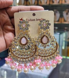 INDIO ÚLTIMO TRADICIONAL KUNDAN CHAPADO EN ORO ALTO CON DISEÑADOR DE PERLAS HERMOSO JUEGO DE PENDIENTES KUNDAN FANCY PARA MUJERES Y NIÑAS - Product Image 1