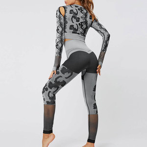 High Quality Women's Gym Wear Hot Selling Two-Piece Seamless Yoga Set Custom Design <b>Legging</b> and Bra Solid <b>Pattern</b> - Product Image 5