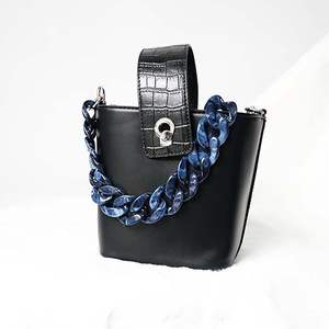 หูหิ้วกระเป๋าเรซิ่นทำมือแบบหนา  รักษ์โลก  ทันสมัย  สายสะพายใส  ดีไซน์สวยงาม  ศิลปะจากสตูดิโอ Artizon - Product Image 1