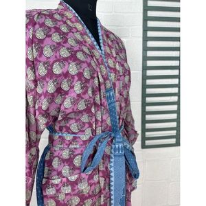 Chaqueta Abierta de Verano Estilo Boho Vintage, de Algodón Puro Reciclado, con Estampado Floral Tie-Dye, Túnica Tejida para Casa o Playa en Morado y Azul - Product Image 4