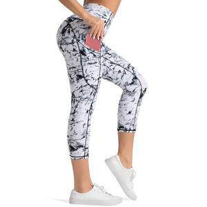 กางเกงโยคะทรงแคปรีเอวกลางสำหรับผู้หญิง เนื้อผ้าระบายอากาศ นุ่มดุจเนย ผ้าสองชั้นขัดเงา 92% โพลีเอสเตอร์ 8% สแปนเด็กซ์ สีพื้นแบบกำหนดเอง - Product Image 1