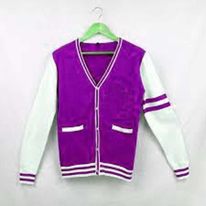 เสื้อคาร์ดิแกนถักผ้าแจ็คการ์ดแฟชั่นมหาวิทยาลัยพร้อมกระดุมตกแต่งปรับแต่งดีไซน์รูปหัวใจสำหรับใช้ในฤดูหนาว - Product Image 2