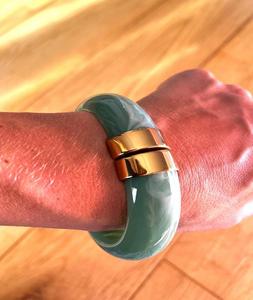 Bracelet en résine sculptée florale mince de couleur unie manchette bijoux rétro de f s international - Product Image 2