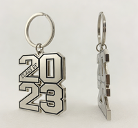 Llavero de Zinc Personalizado con Año de Graduación, Recuerdo Moderno y Conmemorativo para Estudiantes