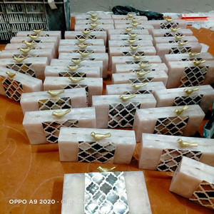 Bolso de mano de resina para mujer al por mayor, bolso de mano de noche, cadena dorada, flor ligera, artesanía personalizada, patrón de estilo con logotipo para mujer - Product Image 1