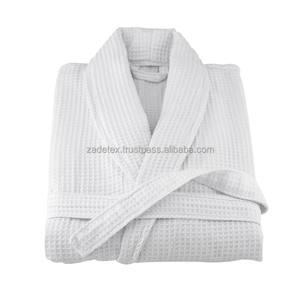 Elegante y práctico Albornoz de gofre blanco Hotel-Calidad para uso en Spa o Airbnb - Product Image 2