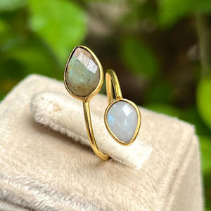 แหวนพลอยลาบราดอไรต์สีรุ้งคู่รูปลูกแพร์ทำด้วยมือแหวนทองเวอร์เมลขอบอัญมณีขายส่งแหวนปรับขนาดได้ - Product Image 5