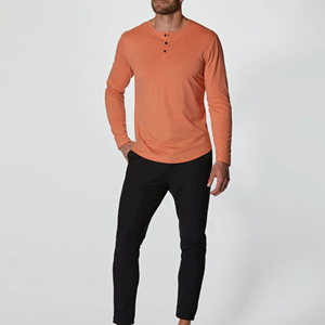 Chemise décontractée à manches longues pour homme, col en V avec boutons - Conception de logo personnalisée, respirante, séchage rapide, toile écologique - Product Image 3