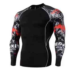 Rashguard de compression personnalisé pour homme, idéal pour le BJJ, le MMA et les séances en salle de sport, offrant contrôle, respirabilité et confort. - Product Image 4