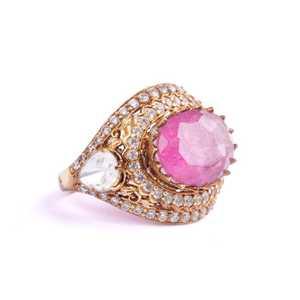 Anillo de Plata con Gema Rosa y Halo Ovalado, Acabado en Oro Vintage, Joyería Victoriana para Cóctel - Product Image 2