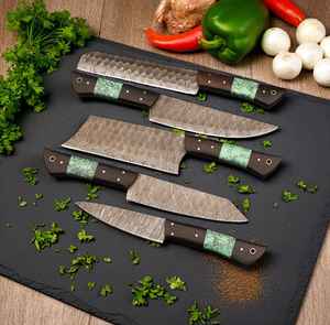 Juego de Cuchillos de Chef de Acero de Damasco de Alta Calidad, Hechos a Medida, con Mangos de Madera, Juego de 5 Piezas con Funda de Cuero - Product Image 1