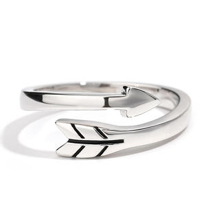 Anillo de Moda para Hombre Jeulia Cupid's Arrow, Chapado en Oro Rosa sobre Plata de Ley - Product Image 1