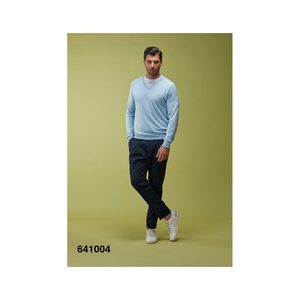 Maglioncino autunno ODM da uomo azzurro scollo a V e felpa 85% in Cashmere 15% di seta lavorato a maglia in italia - Product Image 1
