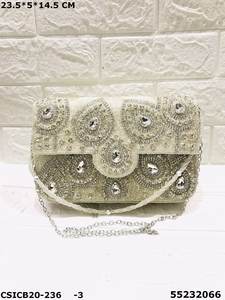 คลัทช์เจ้าสาวที่หรูหรา กระเป๋าชุดราตรีชาติพันธุ์ที่ประดิษฐ์ด้วยมือที่สวยงาม อุปกรณ์เสริมที่สมบูรณ์แบบสําหรับเจ้าสาวที่ต้องการสไตล์และเสน่ห์ทางวัฒนธรรม - Product Image 3