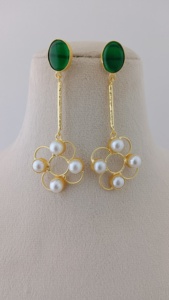 Mint Bloom Pearl Drops Set Floral Patrón moderno Joyería Latón pesado Diseño personalizable Pendientes de gota modernos Moda a granel - Product Image 6