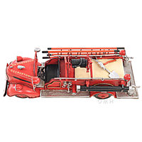 Camion de pompiers rouge Ford vintage 1938, modèle artisanal en bois peint et personnalisé, sur pied, objet de collection, décoration OMH