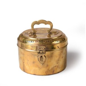 Descubra cajas Roti de metal de nuevo aspecto únicas elaboradas con detalles intrincados que ofrecen la combinación perfecta de utilidad y elegancia - Product Image 1