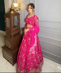 Experimente la comodidad y el lujo con nuestro lehenga choli hecho de tela de alta calidad como el algodón y el satén Encuentra tu novia perfecta - Product Image 4