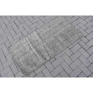 Petit tapis turc vintage de 2,2 x 4,1 pieds, tapis en laine persan gris - Product Image 2