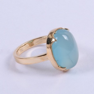 แหวนเงินสเตอร์ลิงทำด้วยมือ925พลอยคาลซิโดนีสีน้ำสวยงามของขวัญแต่งงานที่สมบูรณ์แบบสำหรับผู้หญิงวงรีตัด - Product Image 1