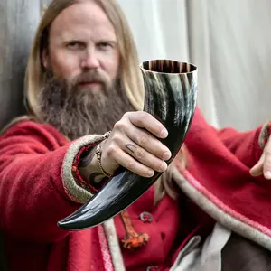 Corne à boire Viking authentique faite à la main, parfaite pour l'hydromel, la bière et les fêtes médiévales pour les amateurs de vikings et les amateurs d'hydromel - Product Image 3