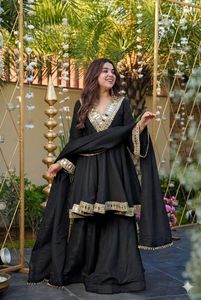 เปิดตัวชุดเดรสดีไซเนอร์ งานปักกระจกแท้ คุณภาพเยี่ยม ผสมผสานความหรูหราและความสบายอย่างลงตัว ผ้าไหมชิโนนเย็บอย่างประณีต - Product Image 2