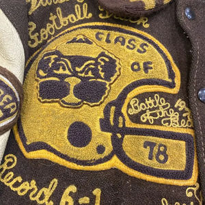 Chaqueta Universitaria de Béisbol para Hombre, Diseño Personalizado al por Mayor, Último Modelo, Lana Roja y Cuero Blanco, Chaqueta Universitaria con Letras Bordadas, Venta al por Mayor, Último Modelo - Product Image 6