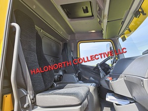 Camion de remorquage Mercedes-Benz Atego 2021 d'occasion, plateau plat, diesel Euro 5, jaune, transporteur de voitures lourdes d'occasion - Product Image 6