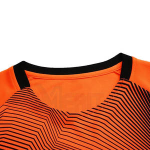 Ensembles uniformes de football pour adultes en polyester léger de haute qualité Service OEM le plus vendu avec des techniques de coupe automatisées - Product Image 2
