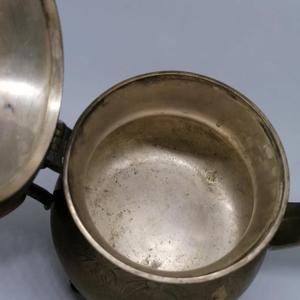 Théière en laiton vintage avec poignée. Bouilloire vintage en laiton gravé à motif floral. - Product Image 2