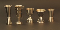 Nouvel Arrivage – Verre à Cocktail Martelé Écologique de Qualité Alimentaire 25ml en Acier Inoxydable Foncé Rustique, Design Moderne pour Barman