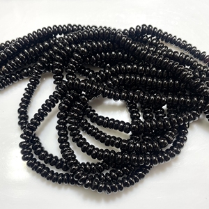 Perles en forme de rondelle lisse de spinelle noire de bonne qualité perles en gros de spinelle noir uni naturel - Product Image 1