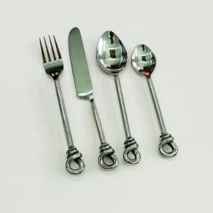 Ensemble de couverts de Style occidental en acier inoxydable, Unique et élégant avec une poignée faite à la main pour un cadeau de mariage - Product Image 3