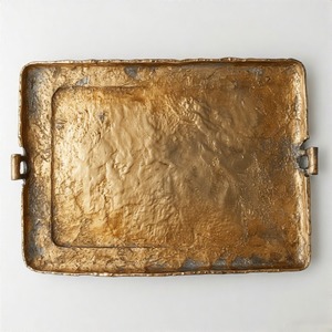 Bandeja rectangular Luxe Brilliance con asas laterales ergonómicas de acabado fundido artístico diseñadas para un estilo curado y gourmet - Product Image 3