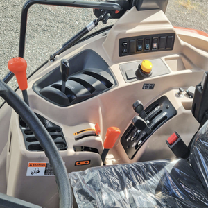 Tracteur agricole diesel Kubota M7060 4x4 d'occasion, matériel agricole, tracteur utilitaire, fournisseur en gros, export en vrac - Product Image 6