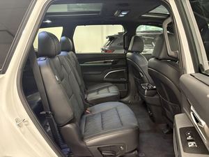 Clean White 2025 Kia Telluride SX-Prestige X-Pro AWD Usado con asientos de cuero Sistema de navegación Asientos de tercera fila Asientos calefactables - Product Image 6