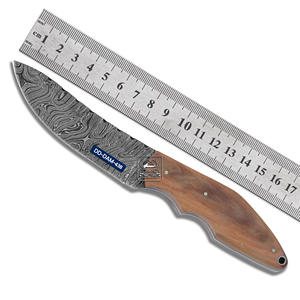 Cuchillo de Caza Hecho a Mano Personalizado DD-DAM-438, Hoja de Acero de Damasco de 0.20 Pulgadas de Grosor, Personalizable OEM, Madera de Olivo, Cuero Repujado - Product Image 1