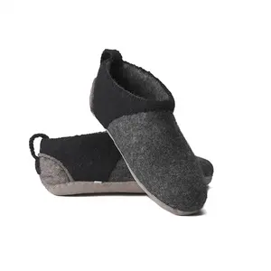 הגעה חדשה הנמכרת ביותר נעל לבד חמה ונוחה מקורה חיצונית יוניסקס נעלי צמר לא מחליקות בעבודת יד בנפאל