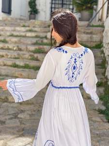 Vente en gros de vêtements ethniques longueur ras du sol en coton biologique avec dentelle et bouton de taille naturel robe de soirée maxi brodée à la main pour dames - Product Image 3