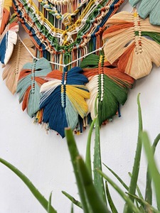 Suspension murale en macramé à motif de feuilles multicolores pour une décoration murale esthétique, art textile créatif et style d'intérieur, vente en gros en provenance d'Inde - Product Image 6