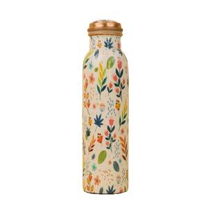 Botella de cobre con estampado floral de fabricación india Botella de agua Ayurvédica para regalar Disponible a precio razonable de la India - Product Image 1
