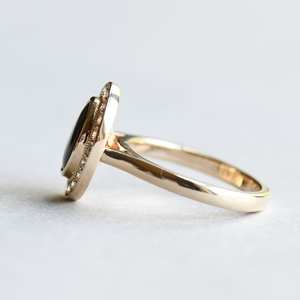 แหวนทองคำแท้ 14k ประดับโอปอลดำธรรมชาติจากออสเตรเลีย แหวนเพชรแท้ทรงวงรี ดีไซน์หรูหราสำหรับงานแต่งงาน - Product Image 5