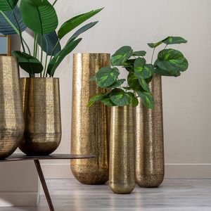 Vase à fleurs minimaliste moderne en métal avec surface noire mate et silhouette élégante, parfait pour un style intérieur contemporain - Product Image 3